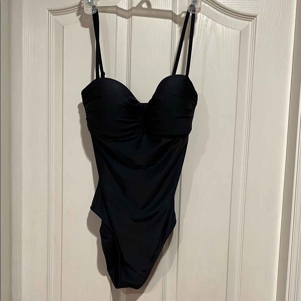 Stylish Old Navy black cinch front 1 piece, size Medium